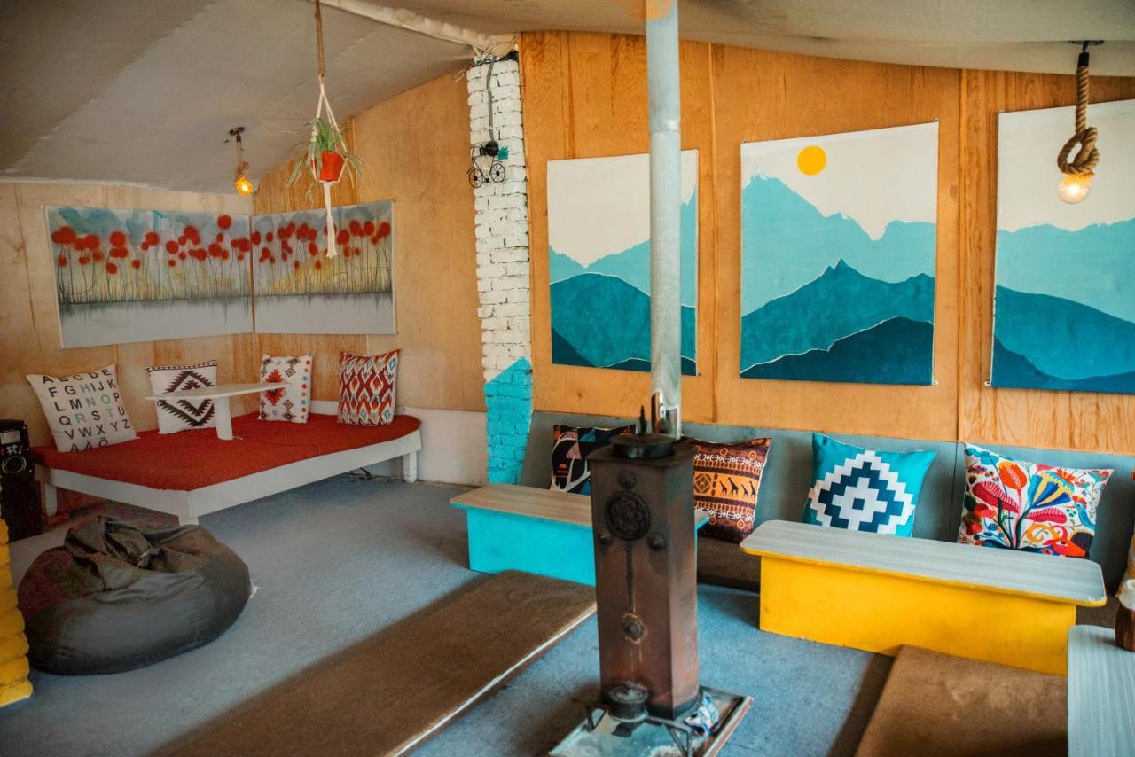 Young Monk Hostel & Cafe Old Manali Kültér fotó